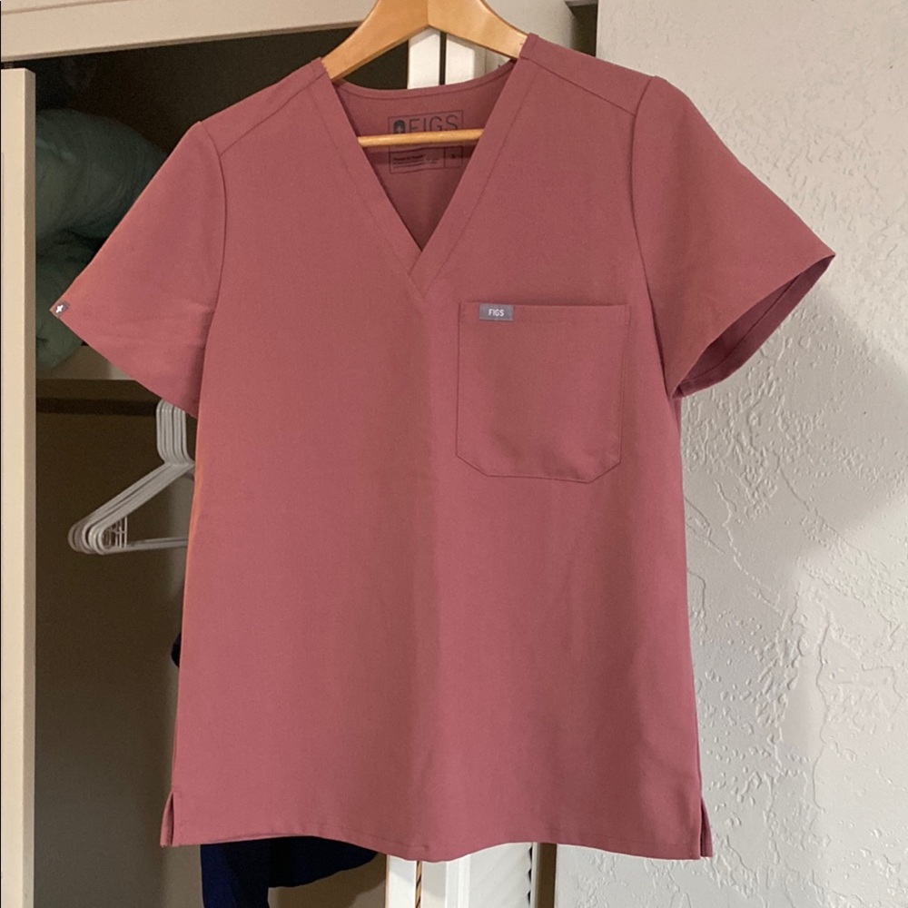 FIGS Catarina scrub top in Mauve (size S)
